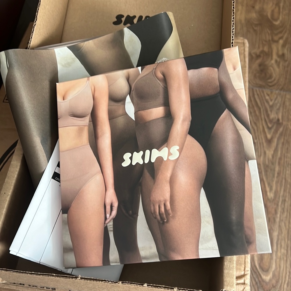 SKIMS CORE CONTROL THONG IN CLAY NEVER WORN